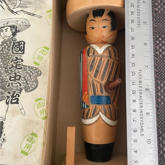 Japanese Vintage Souvenir Wooden Samurai Doll - Picture 4 of 5